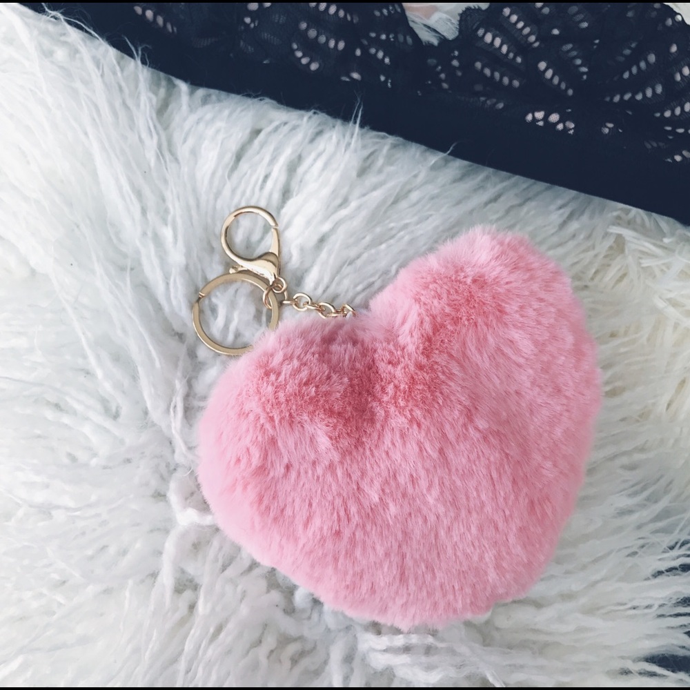 🖤 BLACK FRIDAY 🖤• faux fur pink heart keychain • - Picture 2 of 4