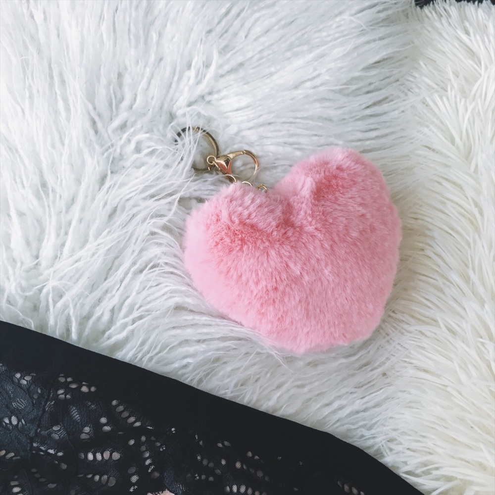 🖤 BLACK FRIDAY 🖤• faux fur pink heart keychain • - Picture 4 of 4
