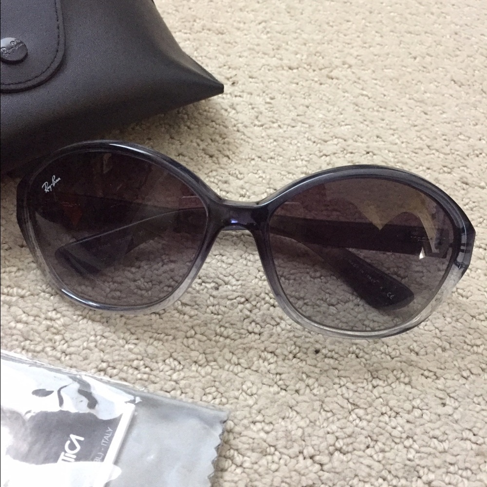 Round eye Ray Bans