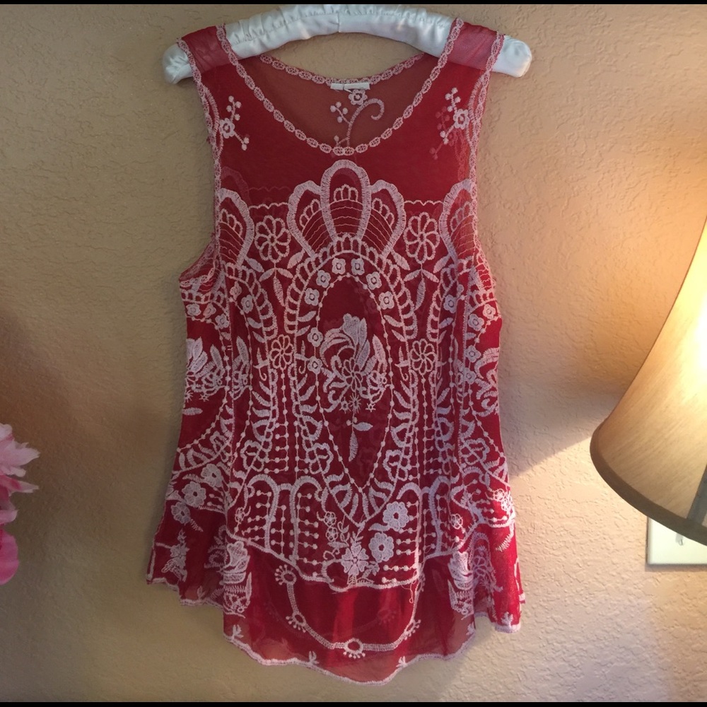 Very feminine topper. Size S