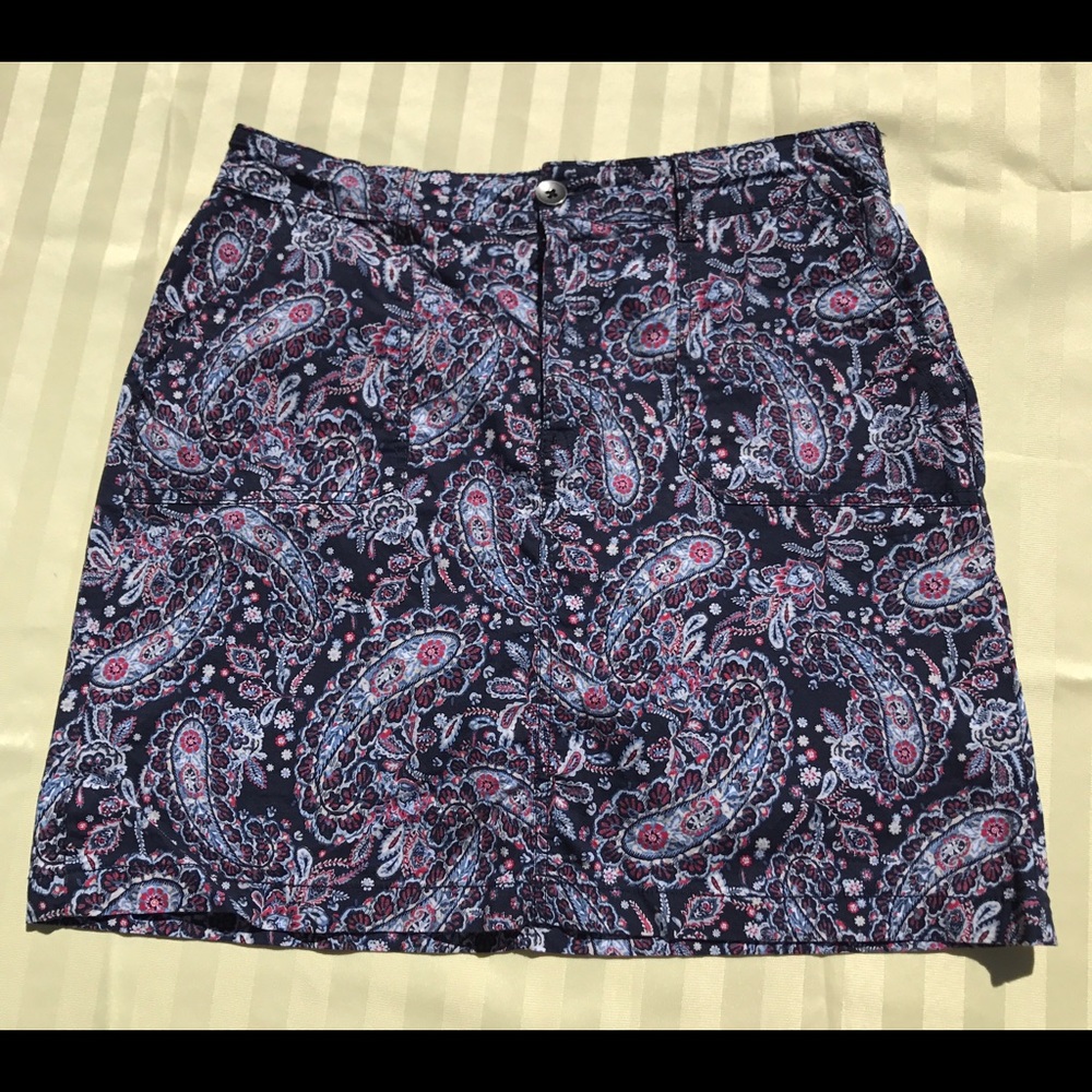Craft & Barrow women's size 8 paisley skorts