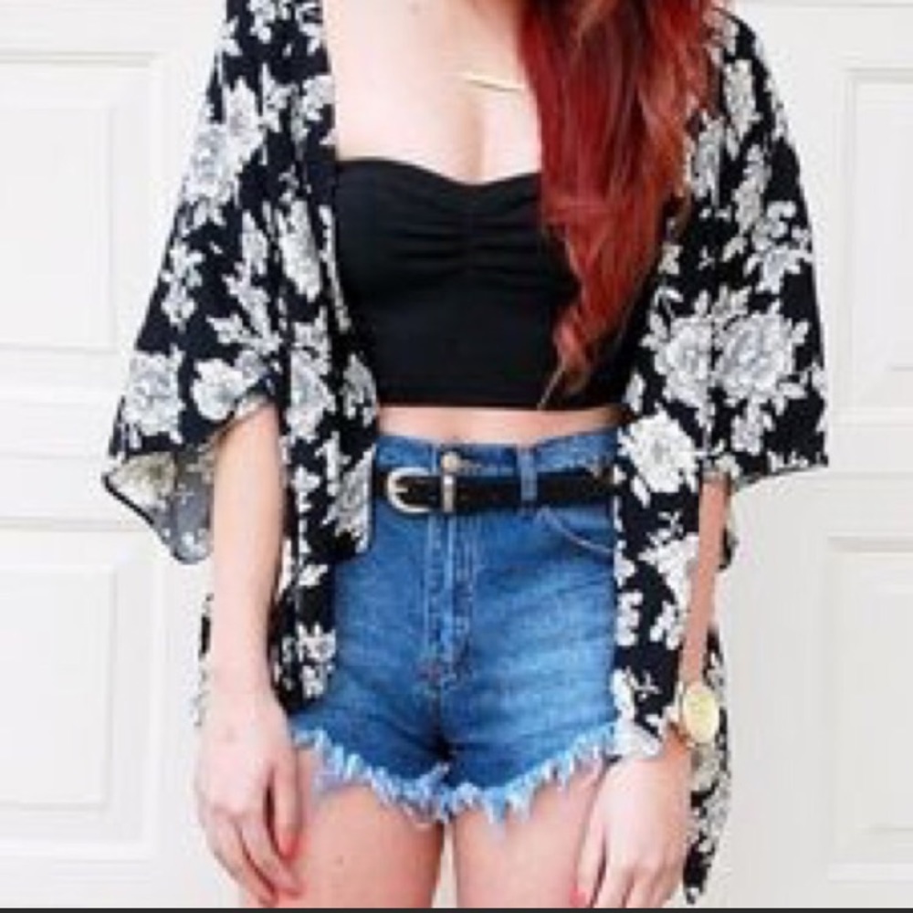 BRANDY FLORAL KIMONO🌼