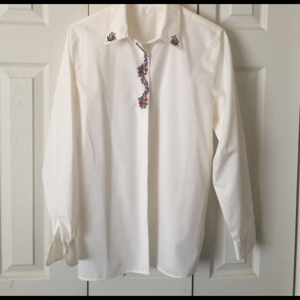 Button down embroidered blouse off white