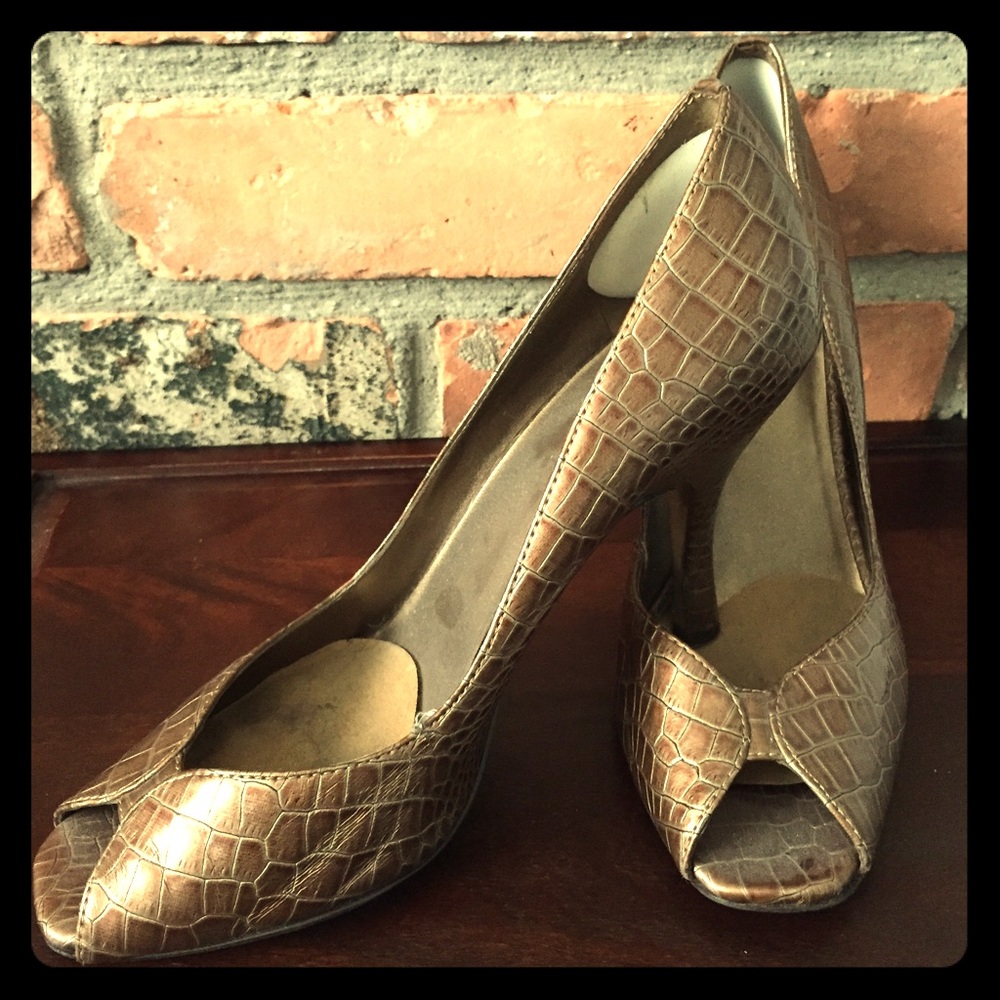 Copper skin Nine West peep toe heels