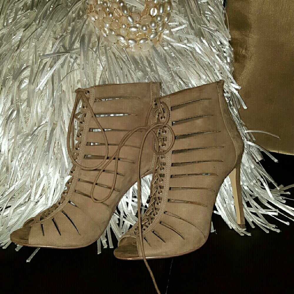 Steven Madden lace up shoes