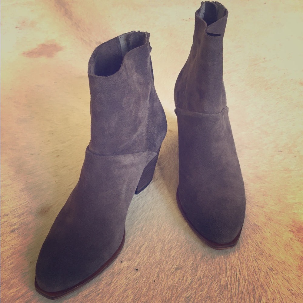 Chinese Laundry Kind Heart gray suede booties