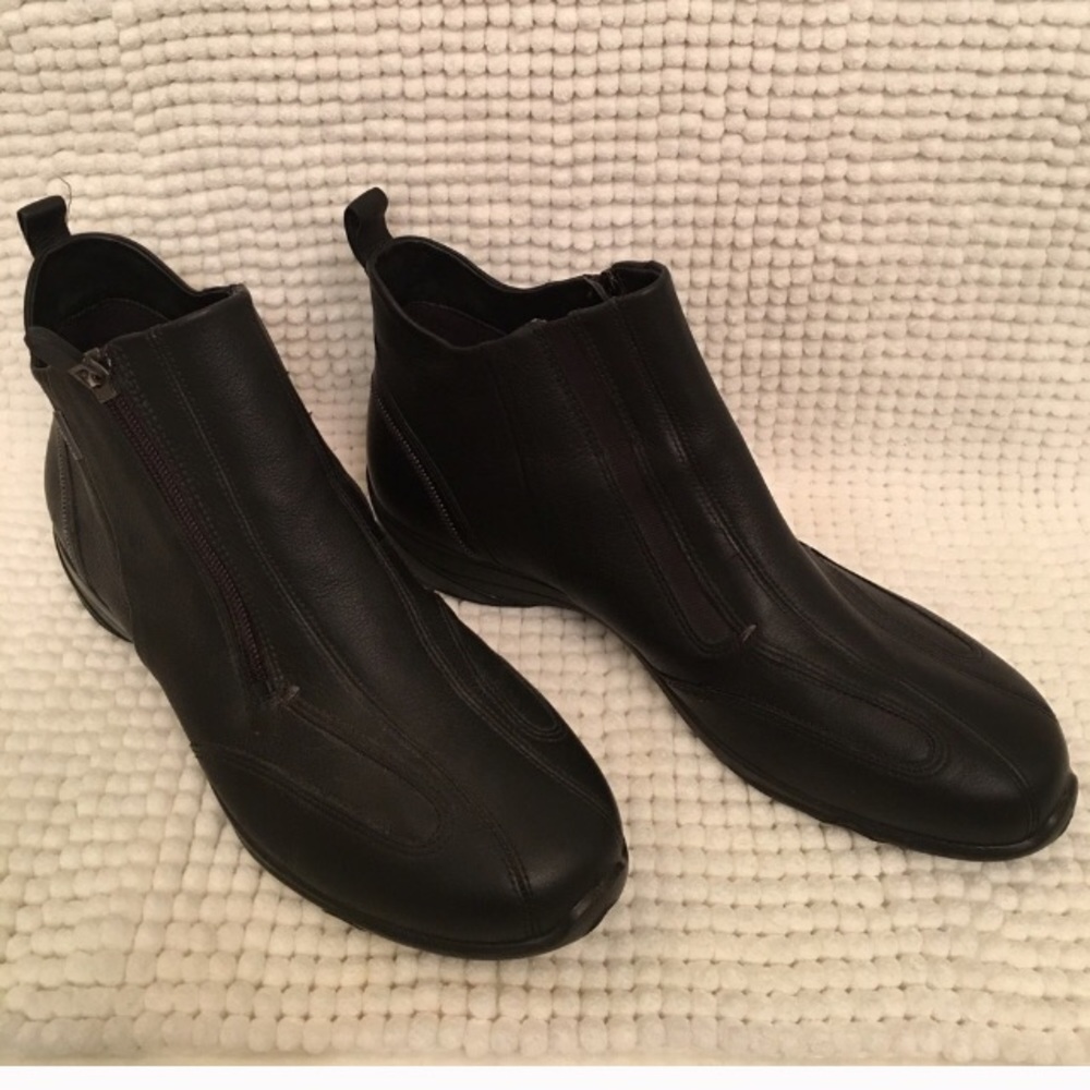 Ecco Black Leather & Gortex Boot..