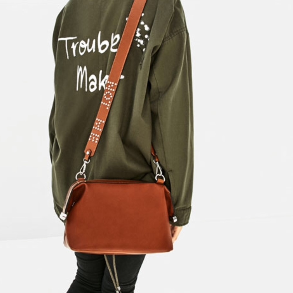 NWT ZARA cross body slogan bag 👝