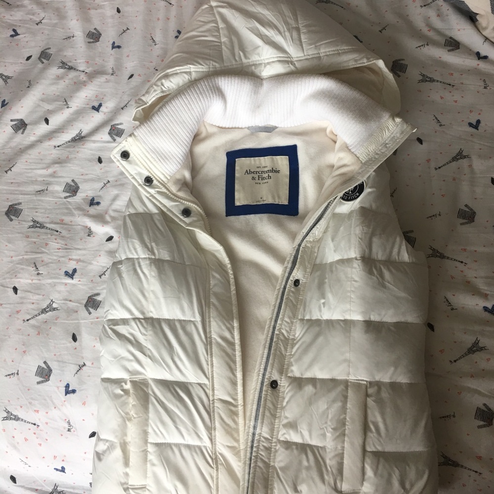 white abercrombie and fitch vest