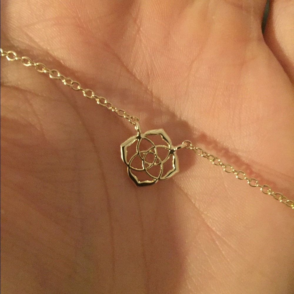 Kendra Scott necklace