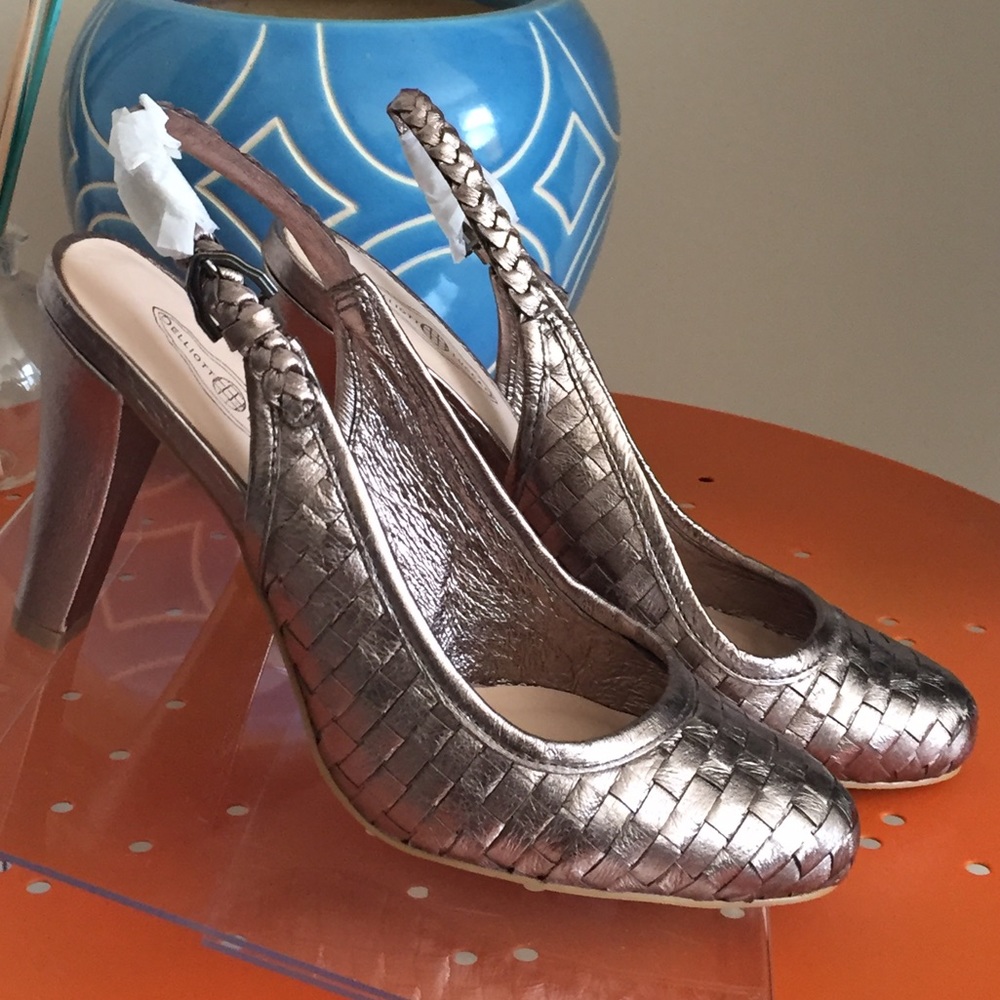 NWT size 6.5 Elliott Lucca pewter heels! Gorge!