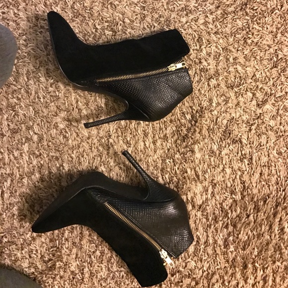 Steve Madden Shoes - Steven Madden Black Booties with gold zipper