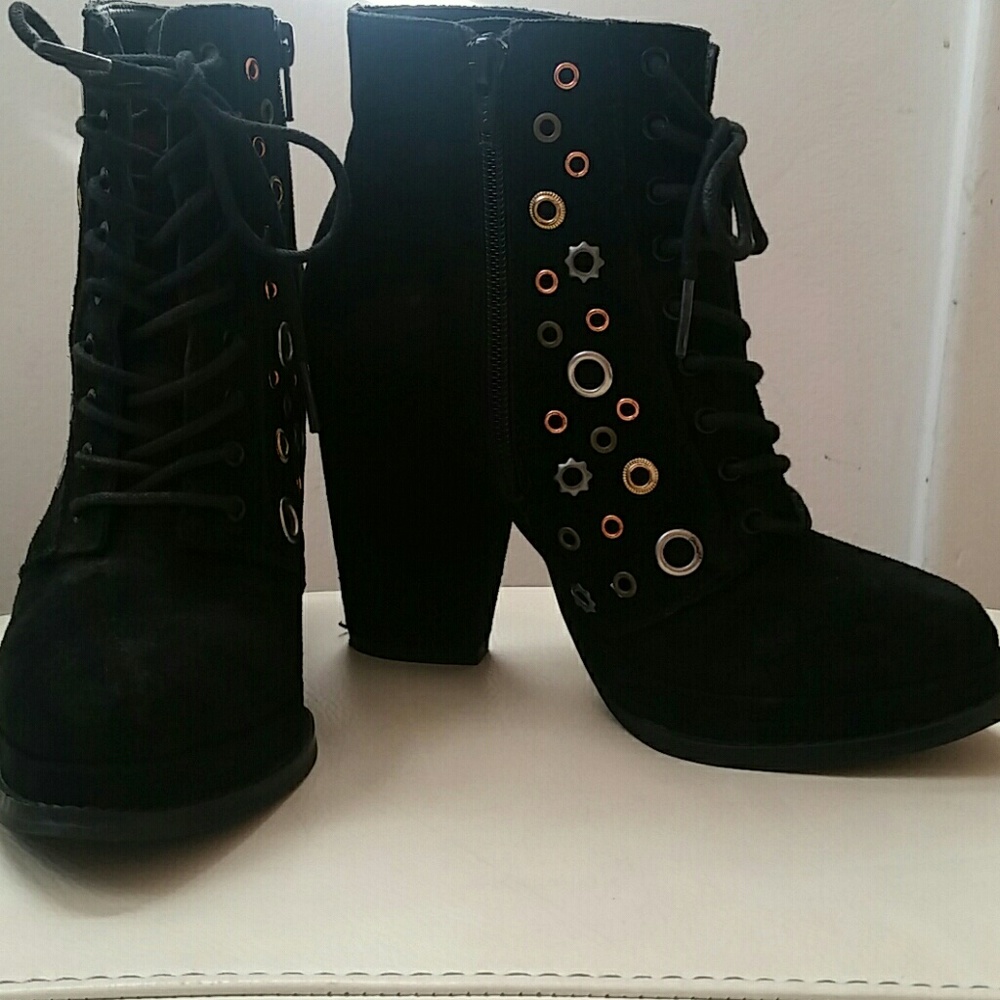 Booties - Picture 4 of 4