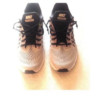 Women's size 11.5 (men size 10) Nike zoom Pegasus