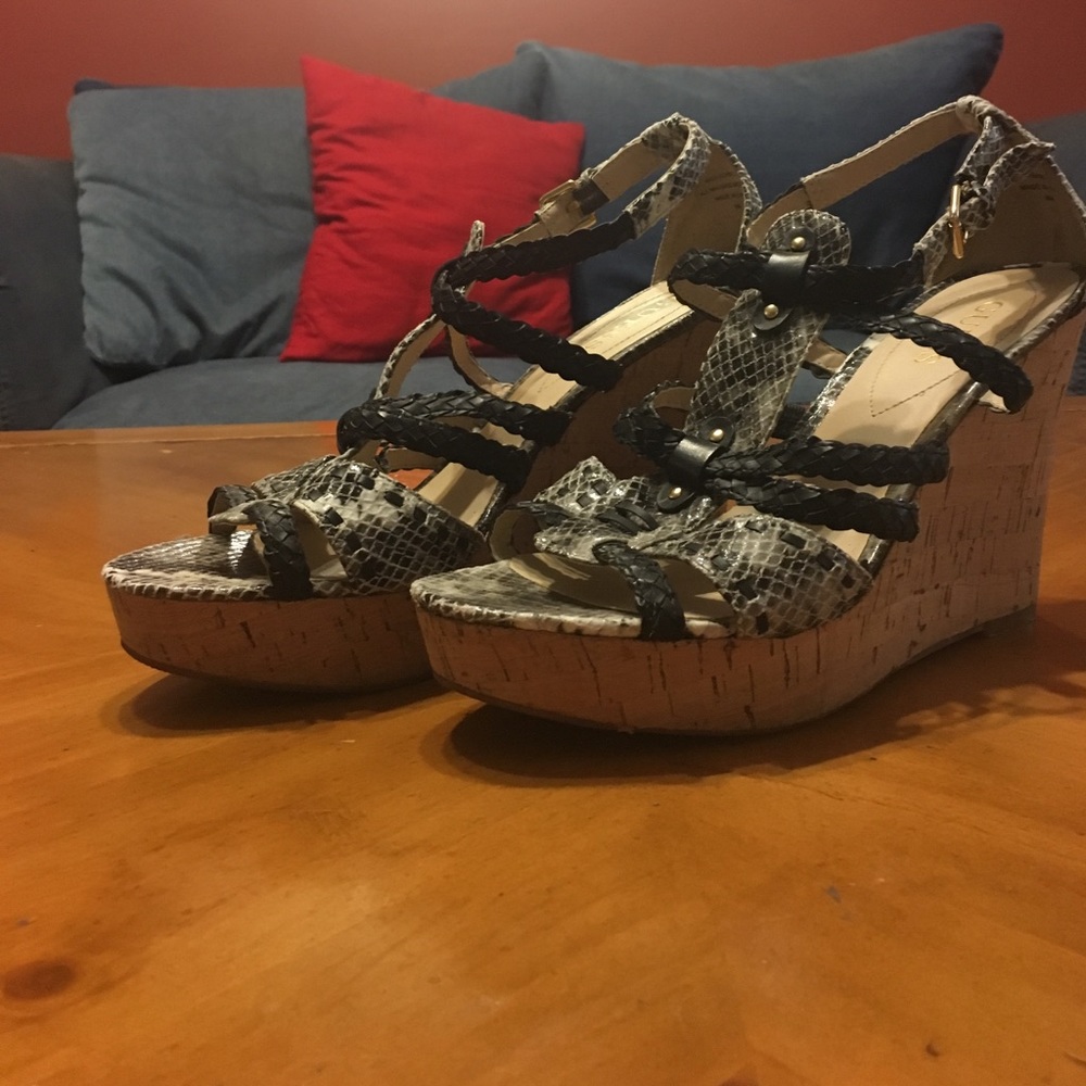 GUESS snake skin wedges ✔️