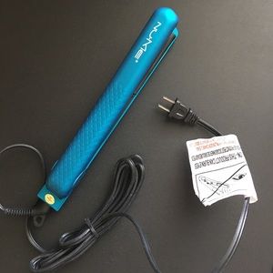 NuMe Flat Iron