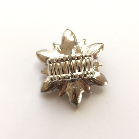 Pink Crystal Cocktail Ring - Picture 4 of 7