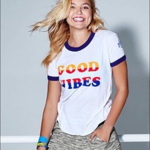 🆕💙❤️💛Victoria secret pink good vibes t-shirt