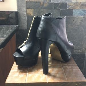 Betsey Johnson size 9 booties