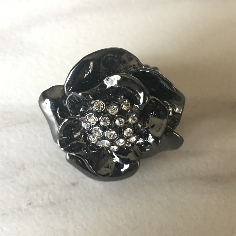 Flower Cocktail Ring - Picture 1 of 3