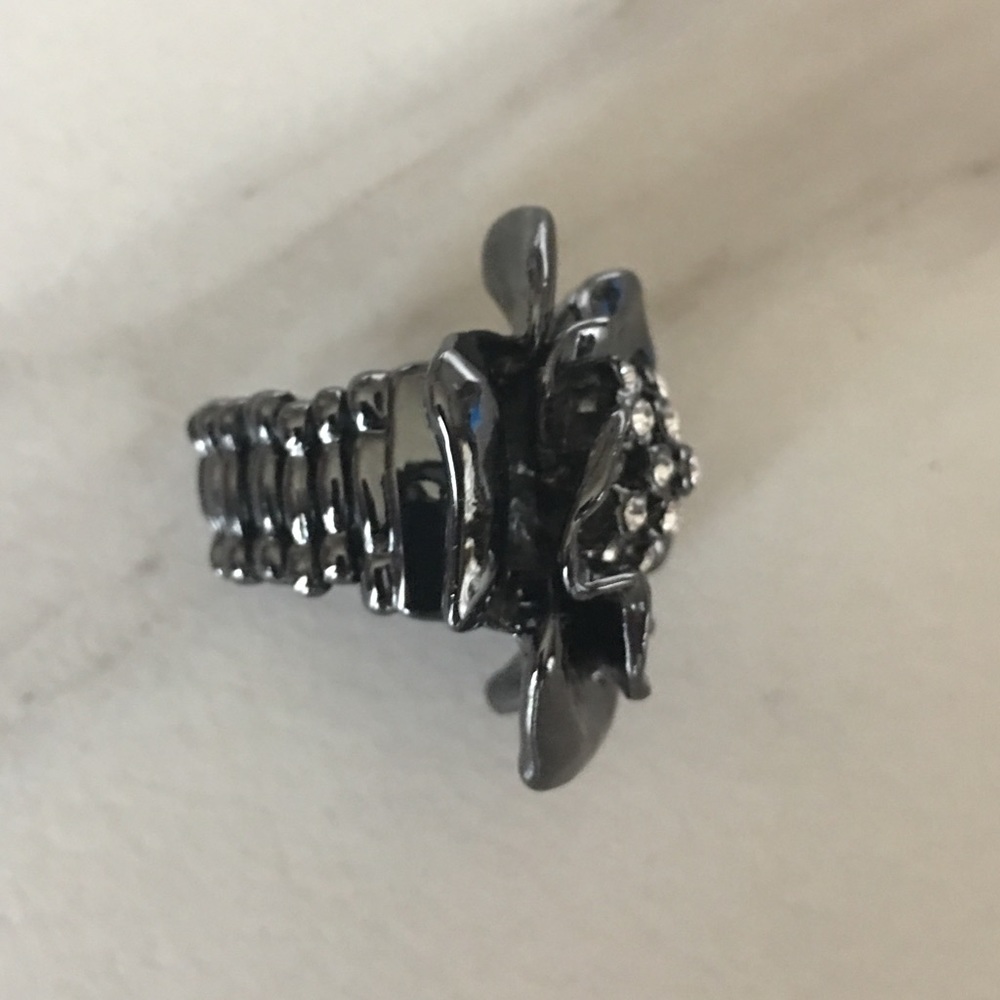Flower Cocktail Ring - Picture 2 of 3