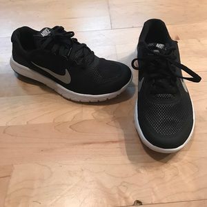 Super Cute Black NIKE sneakers!