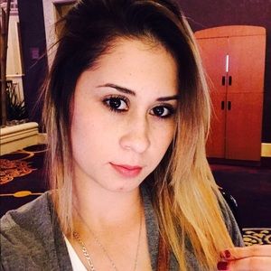 Meet your Posher, Holly