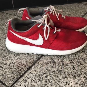 Nike Roshe size 6