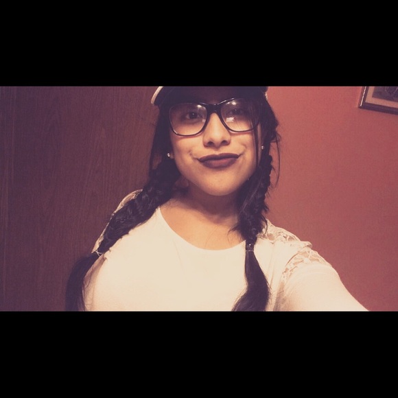 Meet your Posher, Mayra - Picture 1 of 1