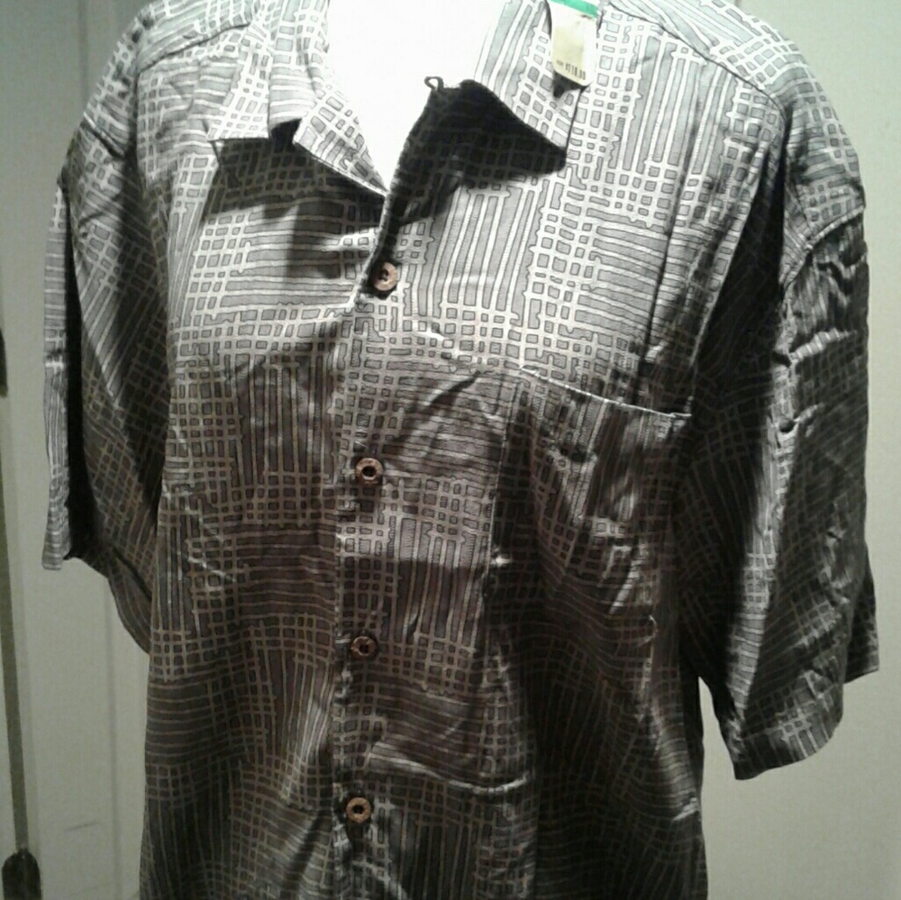 Shirt - Picture 3 of 4
