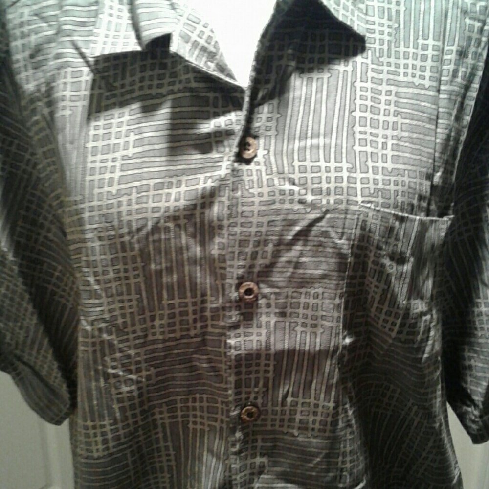 Shirt - Picture 4 of 4