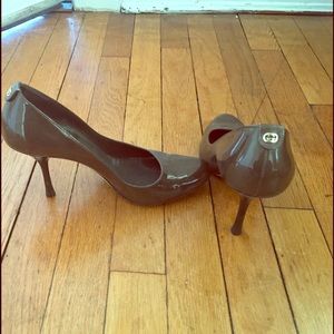 Size 9 brown patent leather Gucci heels