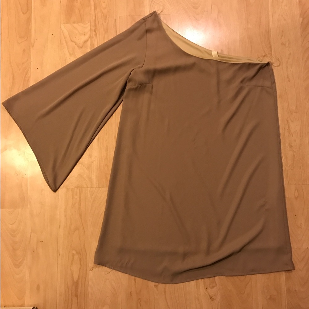 One sleeve nude dress