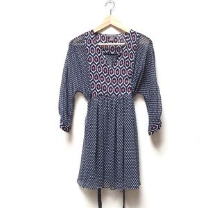 Beautiful Pea in the pod maternity blouse