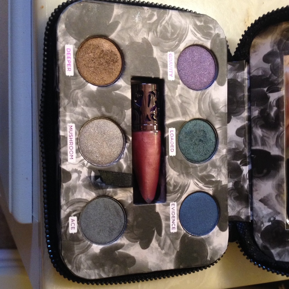 Urban Decay Dangerous Palette