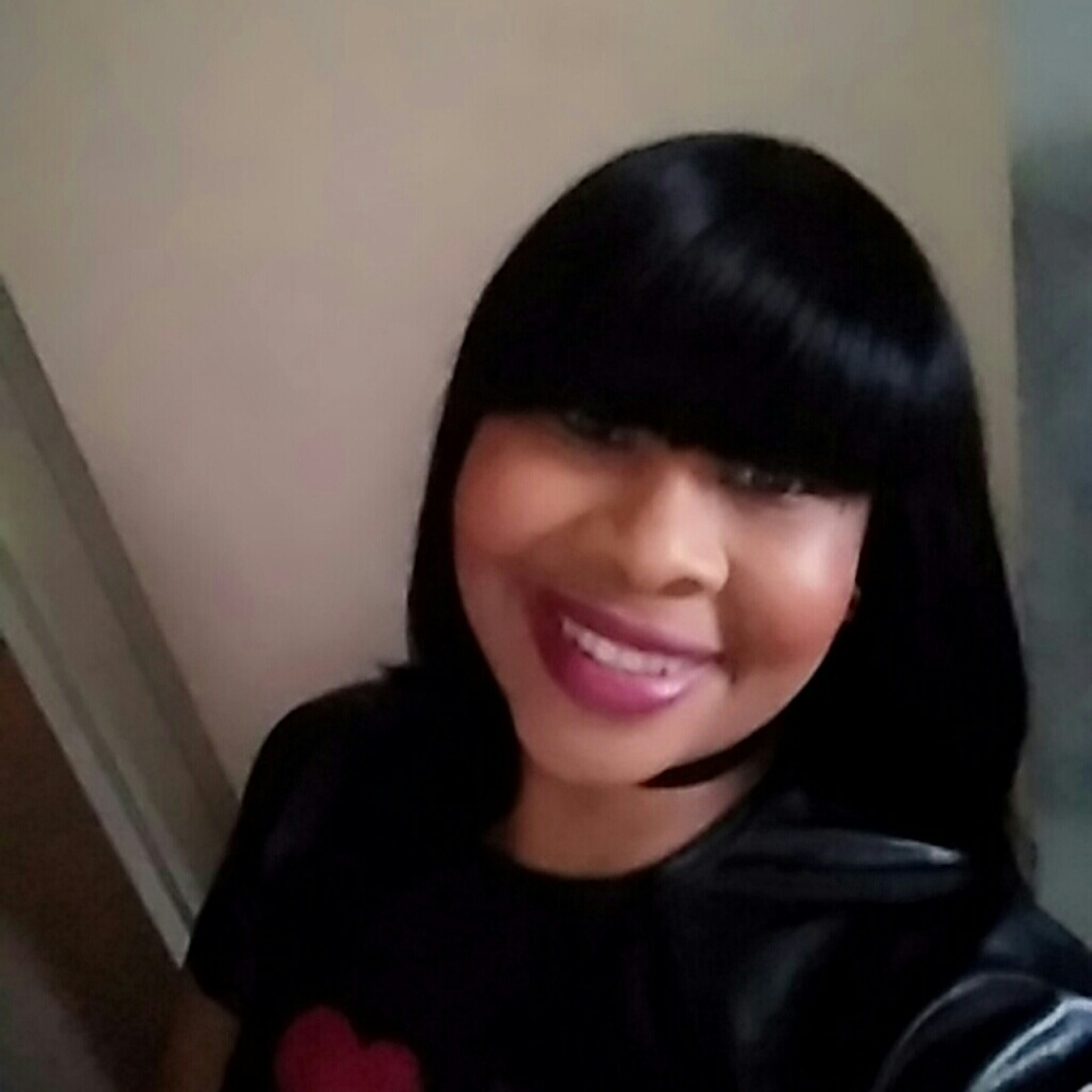 Meet your Posher, Lola