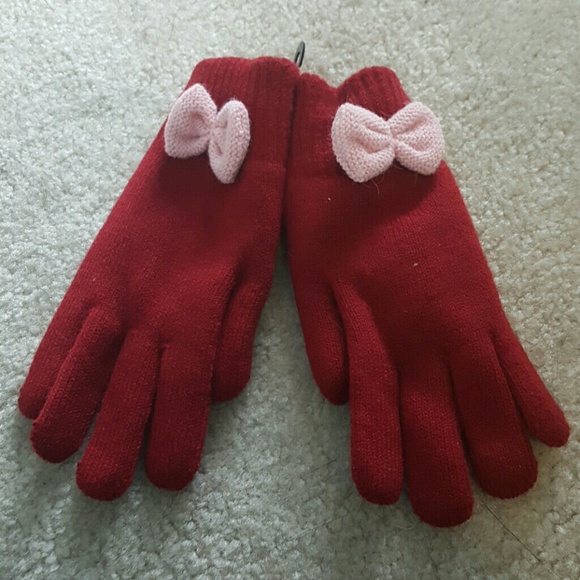 Red Gloves w/ pink bows - Picture 1 of 2