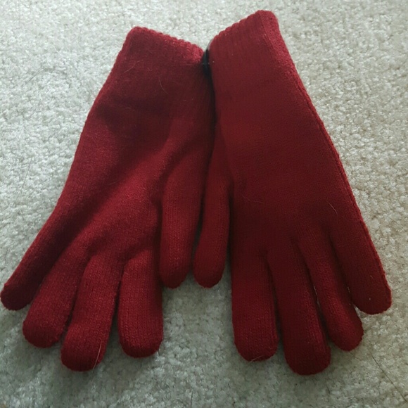Red Gloves w/ pink bows - Picture 2 of 2