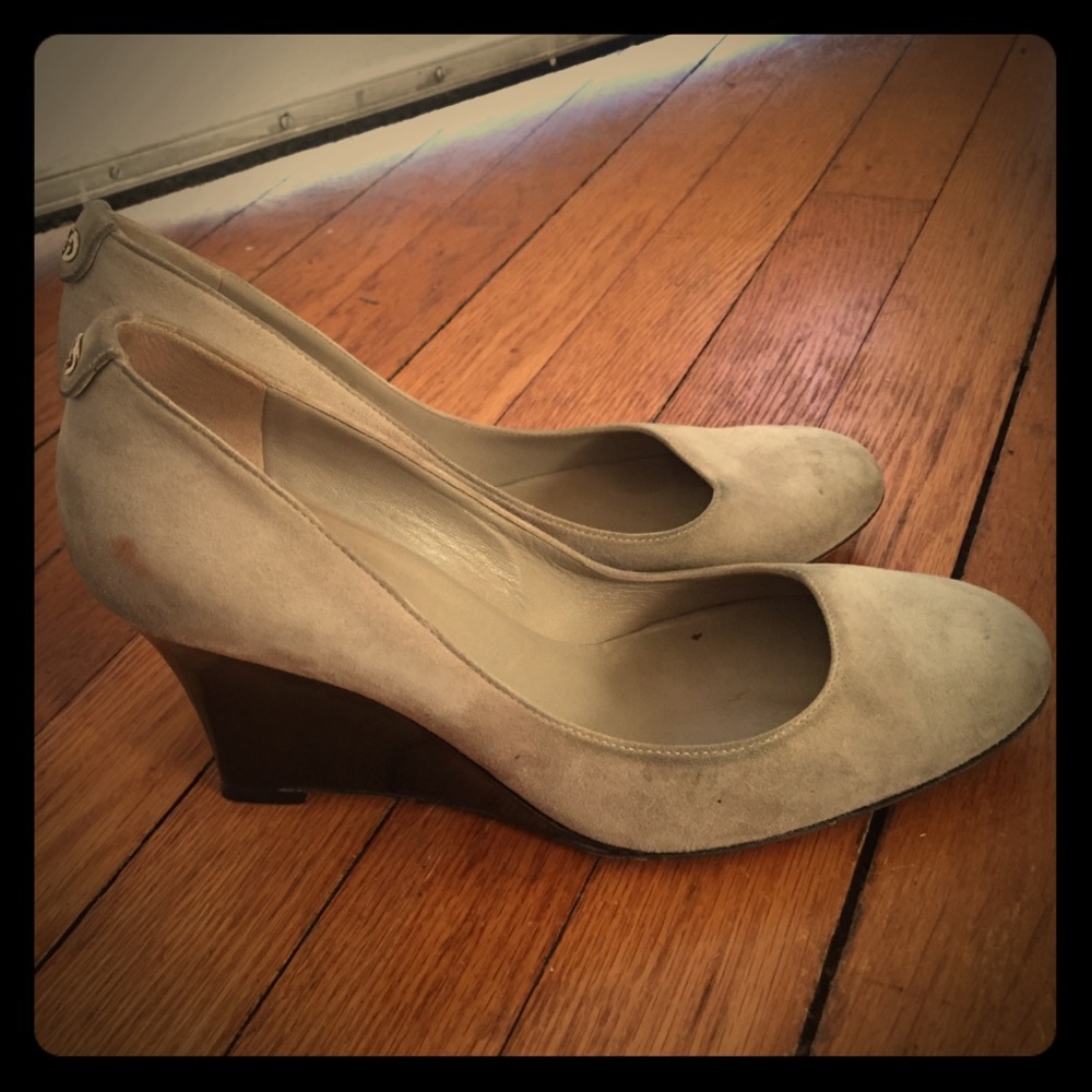 Size 9 Gucci suede platforms