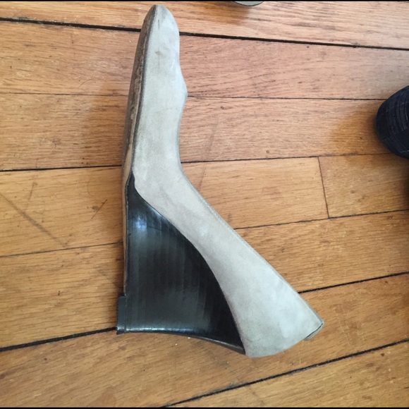 Size 9 Gucci suede platforms - Picture 2 of 3