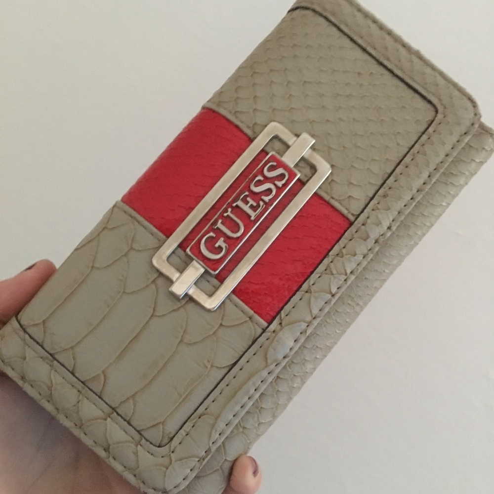 guess brand wallet