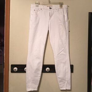 AMO twist white jeans In  SEASALT wash sz 27