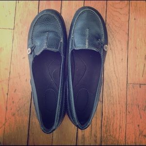 Size 9 Clark black leather loafers