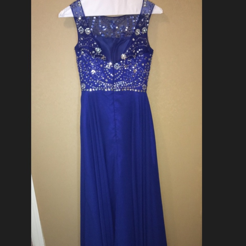 •••Prom Dress••• - Picture 2 of 4