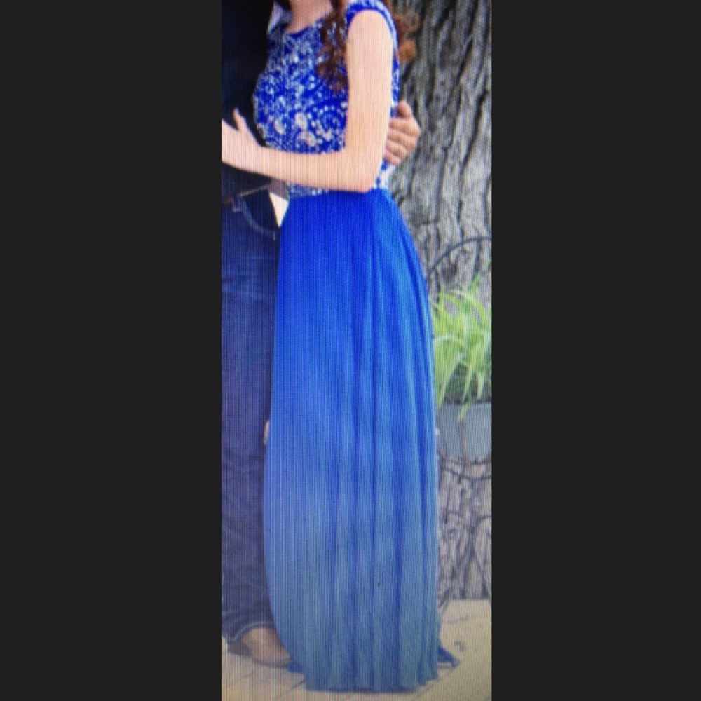 •••Prom Dress••• - Picture 4 of 4