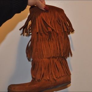 ALSO HAVE IN BLACK Minnetonka fringe boots