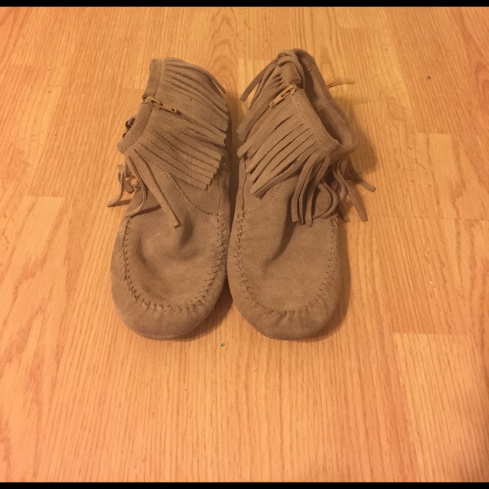 Minnetonka Suede ankle booties