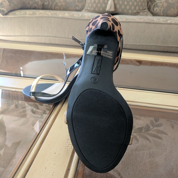 Shoes - Picture 3 of 4