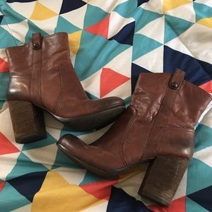 Final price!! Vince Camuto booties. Super cute!!