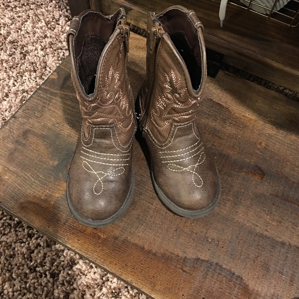 Toddler boots size 7
